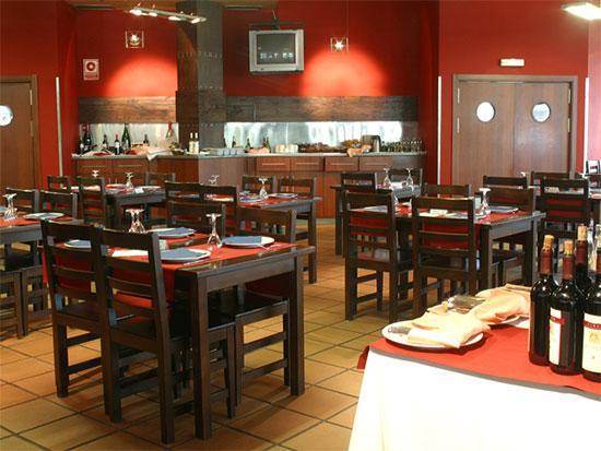 Hotel Silvota Lugo de Llanera Restoran foto