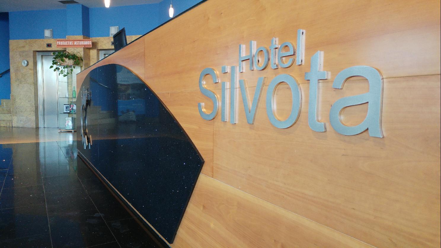 Hotel Silvota Lugo de Llanera Bagian luar foto